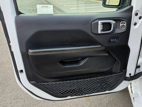 Used 2024 Jeep Wrangler Unlimited Sahara image 23