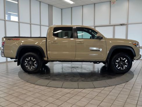 Used 2020 Toyota Tacoma TRD Off-Road AWD/4WD image 9