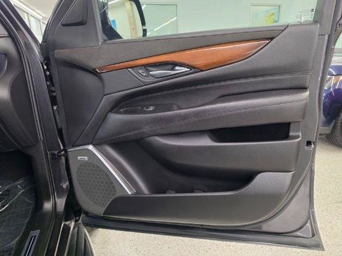 Used 2018 Cadillac Escalade ESV Luxury AWD/4WD image 28