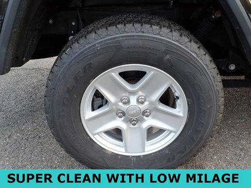 Used 2021 Jeep Gladiator Sport image 7