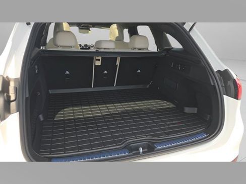 Used 2025 Mercedes-Benz GLC 300 image 14