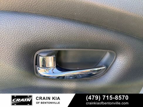 Used 2019 Nissan Titan SV w/ SV Convenience Package image 13