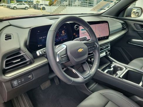 Certified 2025 Chevrolet Traverse LT w/ Driver Confidence Package FWD image 15