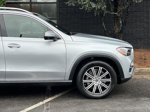 Used 2025 Mercedes-Benz GLE 350 4MATIC w/ Winter Package image 21