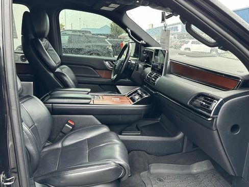 Used 2020 Lincoln Navigator L Reserve w/ Luxury Package image 19