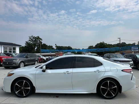 Used 2019 Toyota Camry XSE FWD image 4