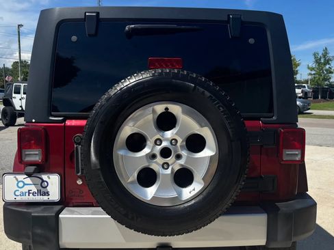Used 2013 Jeep Wrangler Unlimited Sahara w/ Connectivity Group AWD/4WD image 8