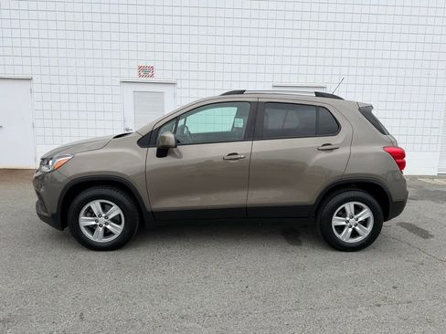 Used 2022 Chevrolet Trax LT w/ Driver Confidence Package AWD/4WD image 3