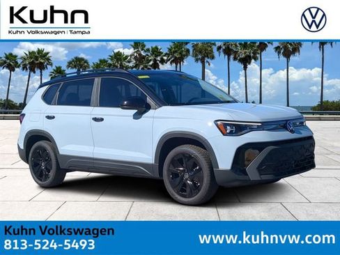 New 2026 Volkswagen Taos SE image 1