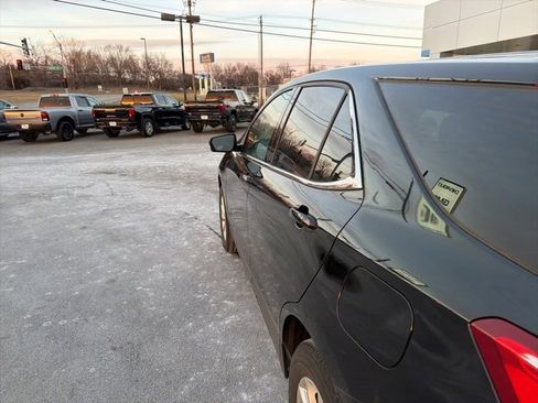 Used 2020 Chevrolet Equinox LT image 32
