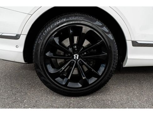 Certified 2022 Bentley Bentayga image 15