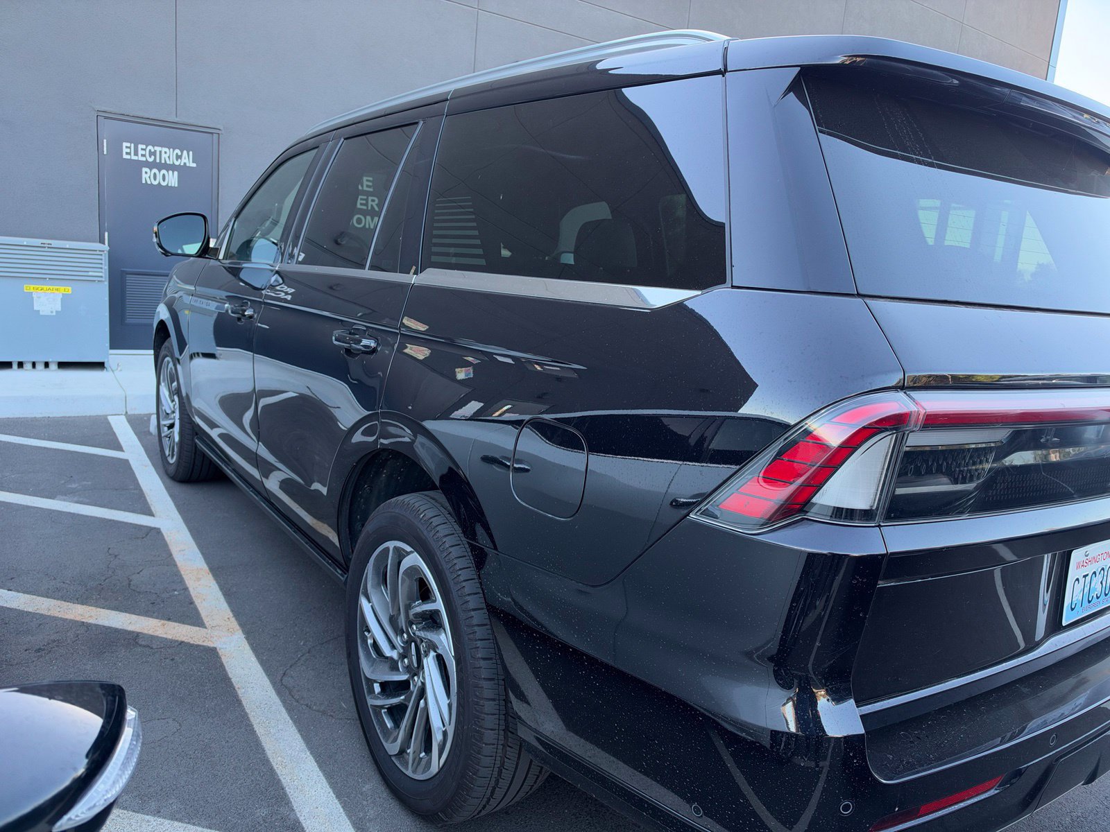 Used 2025 Lincoln Navigator Reserve AWD/4WD image 5
