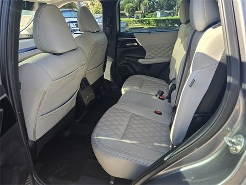 Used 2023 Mitsubishi Outlander SEL image 7