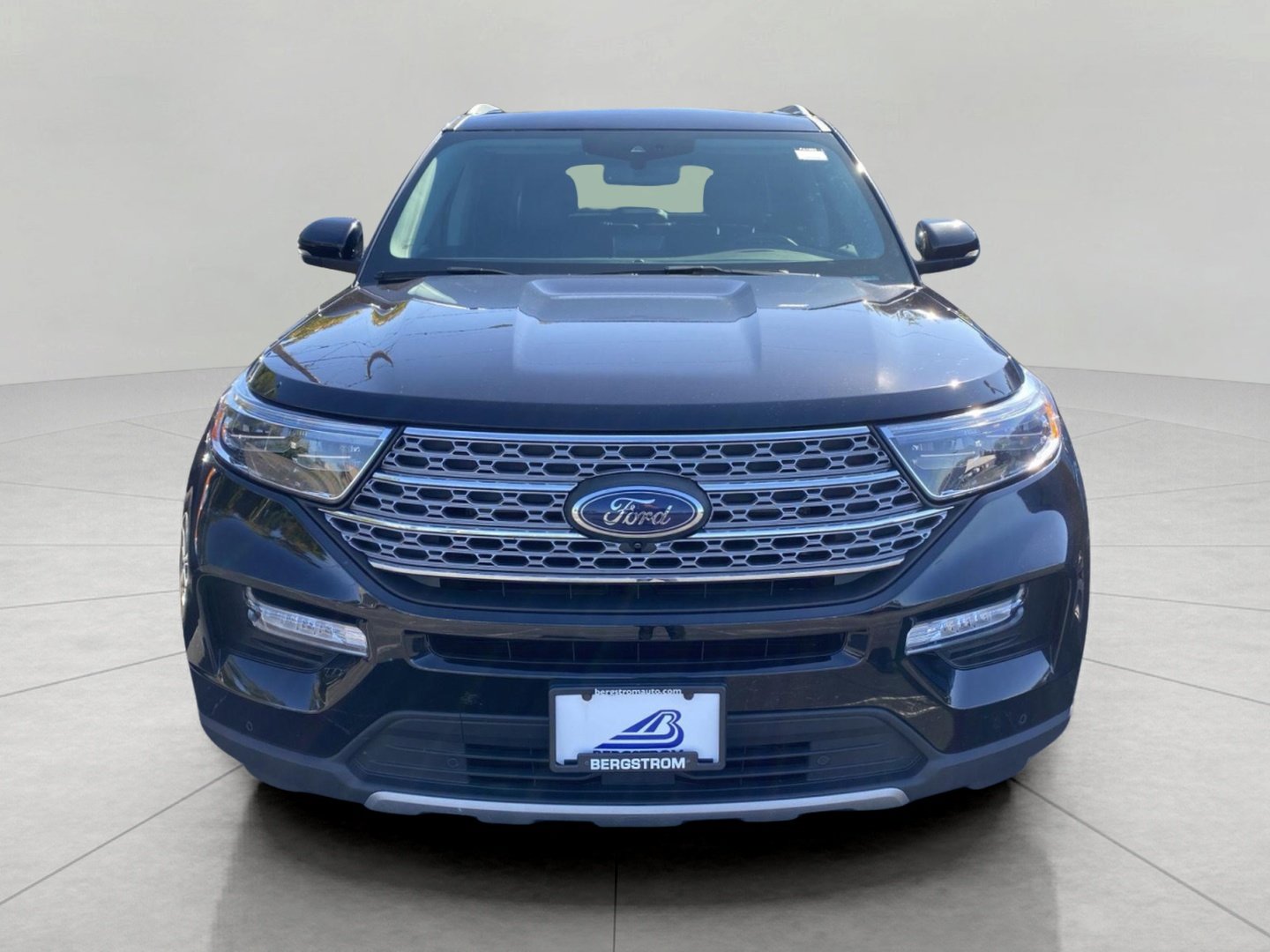 Used 2024 Ford Explorer Limited w/ Limited Technology Package AWD/4WD image 3
