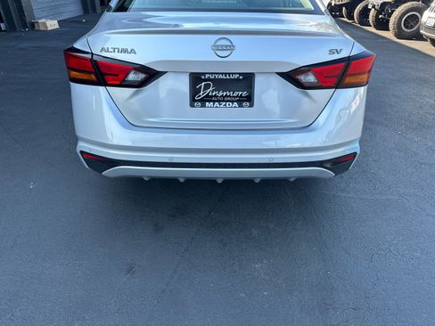 Used 2024 Nissan Altima 2.5 SV FWD image 24