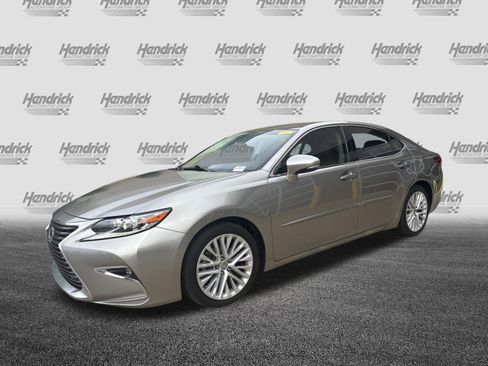 Used 2016 Lexus ES 350 w/ Ultra Luxury Package FWD image 5