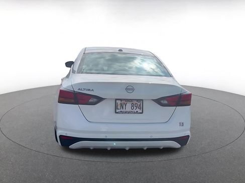 Used 2025 Nissan Altima 2.5 SV image 12