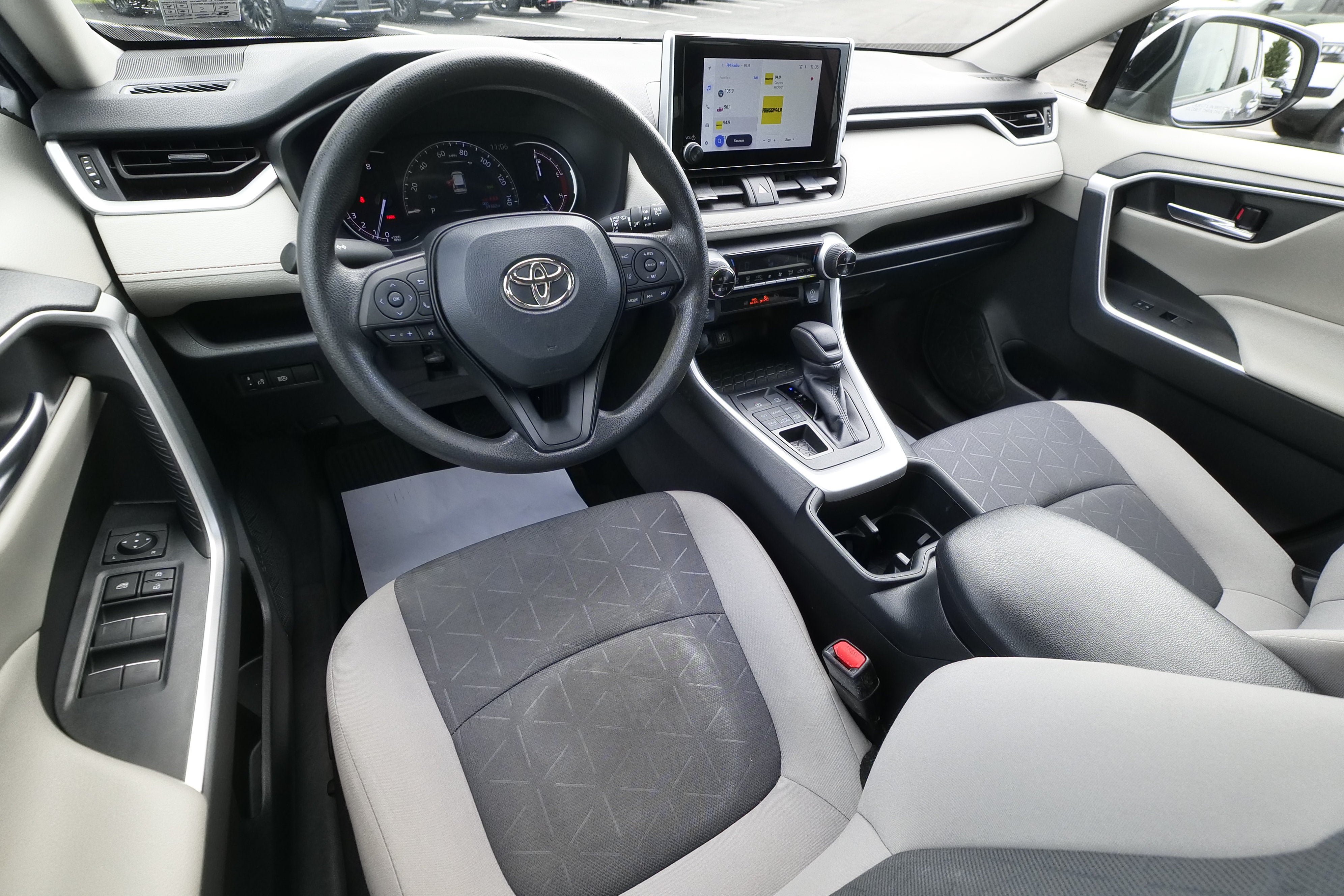 Used 2023 Toyota RAV4 XLE AWD/4WD image 21