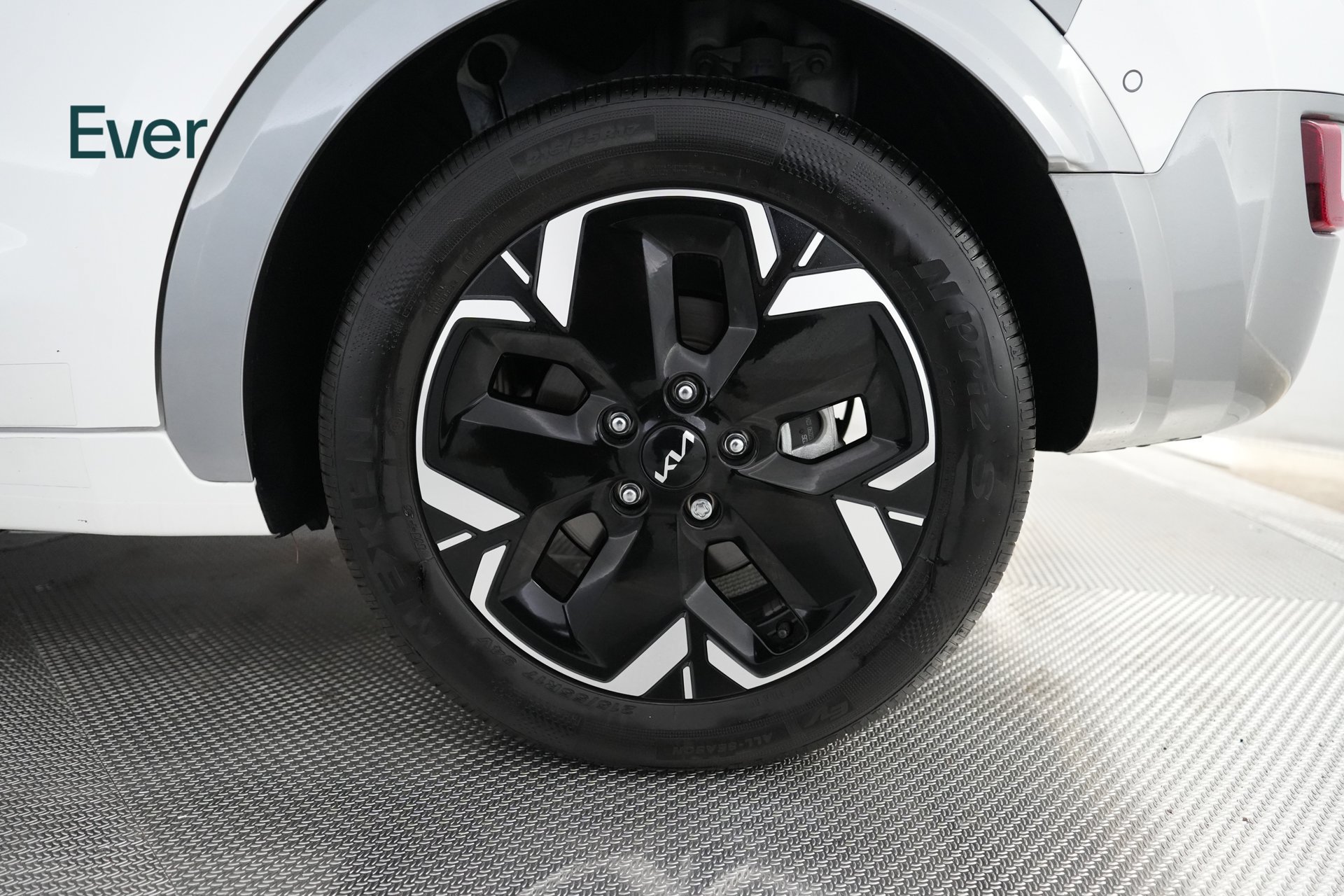 Used 2024 Kia Niro Wave w/ Wave Preserve Package FWD image 9