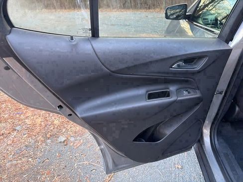 Used 2018 Chevrolet Equinox LT image 17