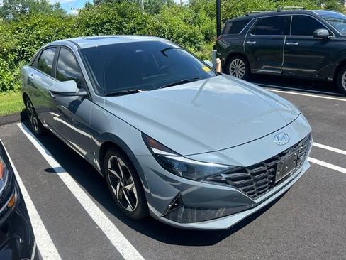 Used 2022 Hyundai Elantra Limited FWD image 2
