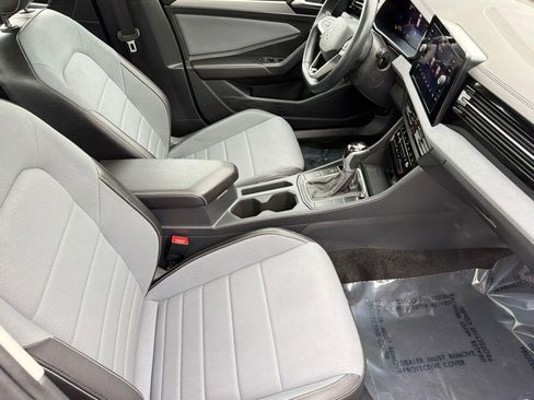 Used 2025 Volkswagen Jetta SE FWD image 27