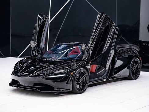 Used 2024 McLaren 750S Spider RWD image 14