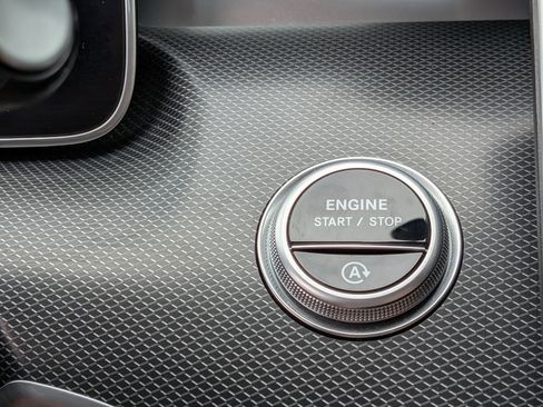 Used 2025 Mercedes-Benz C 300 Sedan image 28