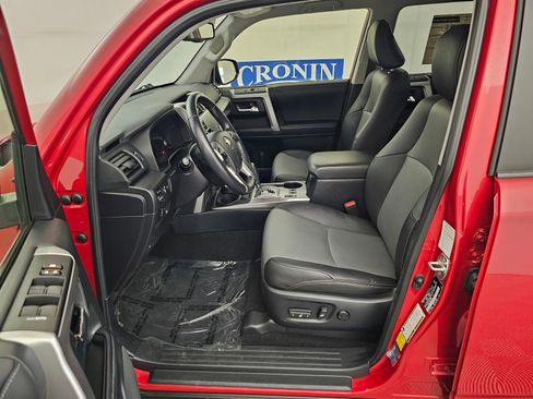 Used 2023 Toyota 4Runner SR5 Premium image 14