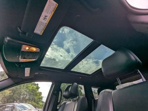 Used 2019 Jeep Grand Cherokee Limited w/ Luxury Group II AWD/4WD image 3