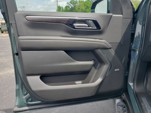 New 2026 Chevrolet Suburban Z71 w/ Comfort Package AWD/4WD image 12