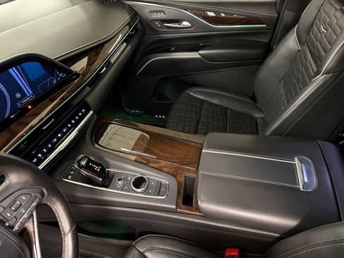 Used 2023 Cadillac Escalade Sport Platinum w/ Heavy-Duty Trailer Package AWD/4WD image 27