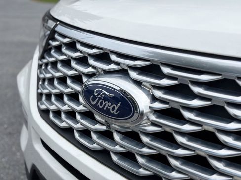 Used 2020 Ford Explorer Platinum w/ Premium Technology Package AWD/4WD image 3