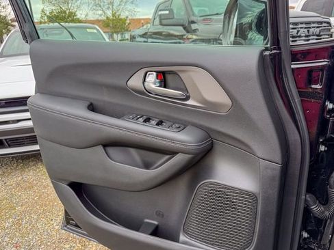 New 2026 Chrysler Voyager LX image 13