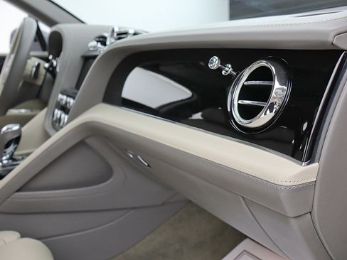 Used 2024 Bentley Bentayga Extended Wheelbase AWD/4WD image 35
