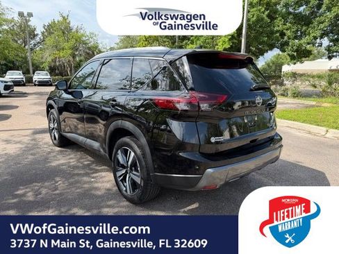 Used 2024 Nissan Rogue SL AWD/4WD image 4