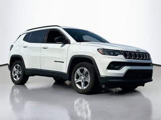 Used 2024 Jeep Compass Latitude image 1
