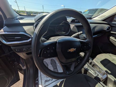 Used 2023 Chevrolet TrailBlazer LT FWD image 14