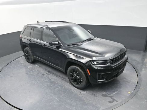 New 2026 Jeep Grand Cherokee Altitude AWD/4WD image 12