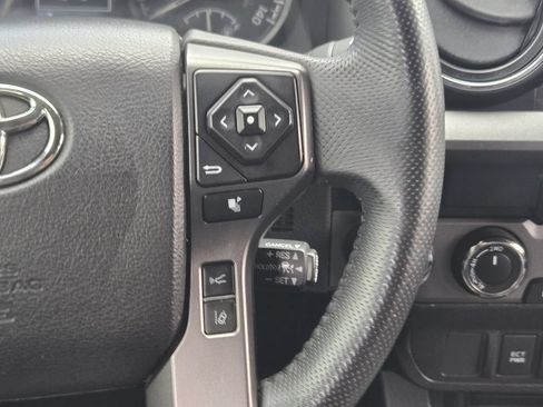 Used 2021 Toyota Tacoma TRD Off-Road AWD/4WD image 38