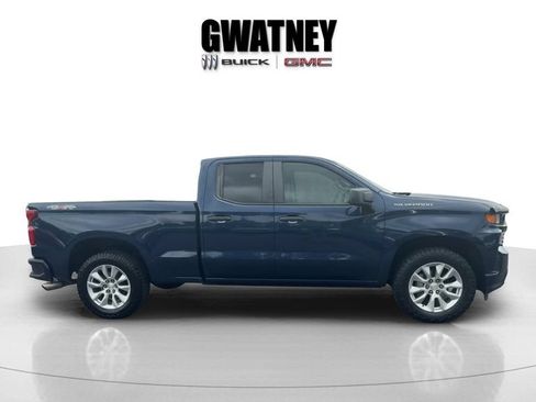 Used 2020 Chevrolet Silverado 1500 Custom w/ Custom Value Package AWD/4WD image 2