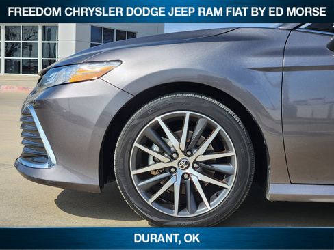 Used 2023 Toyota Camry XLE image 7