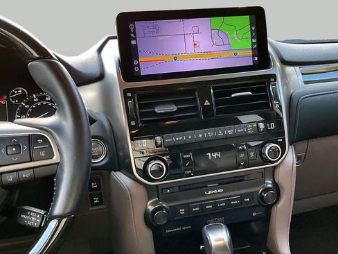 Used 2022 Lexus GX 460 Luxury w/ Sport Design Package AWD/4WD image 7