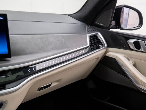 Certified 2024 BMW X7 xDrive40i w/ M Sport Package image 29