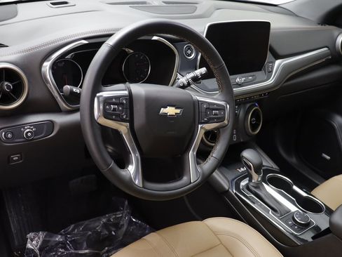 Used 2025 Chevrolet Blazer Premier w/ Driver Confidence II Package image 6