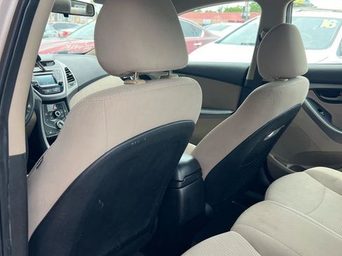 Used 2014 Hyundai Elantra SE w/ Option Group 02 FWD image 5
