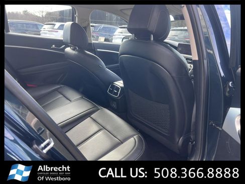 Used 2025 Genesis G70 2.5T image 16