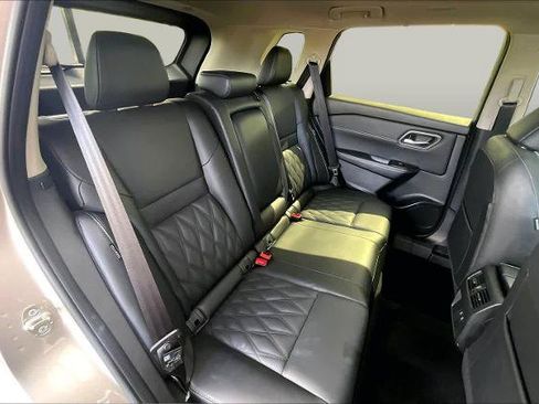 Certified 2024 Nissan Rogue Platinum FWD image 21