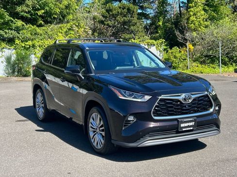 Used 2022 Toyota Highlander Platinum AWD/4WD image 3