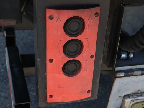 Used 2015 Ford F550 4x4 Regular Cab Super Duty image 8
